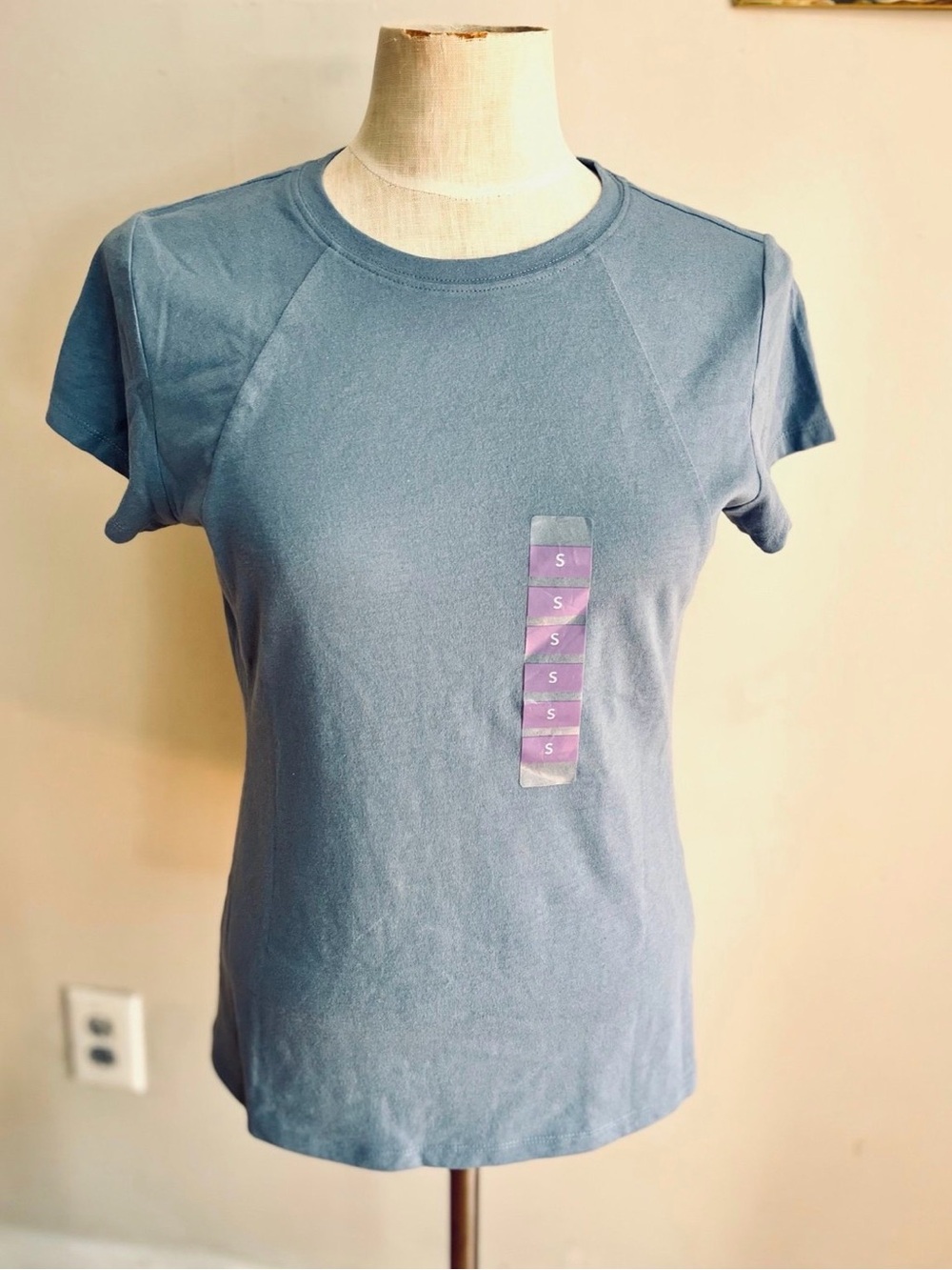 Reebok/ small/ short sleeve light blue T-shirt/ NWTG